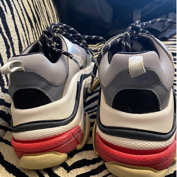 BALENCIAGA TRIPLE S SNEAKERS - Picture 4 of 5